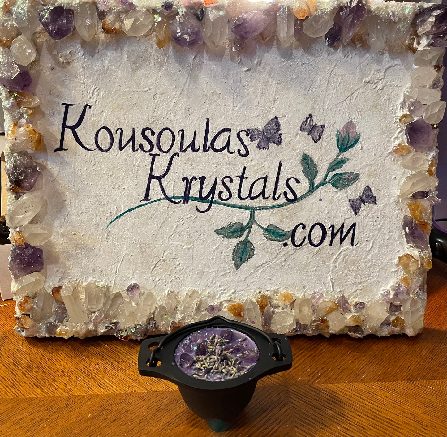 Magic Cauldron Candle - Lavender with Amethyst and Lavender Herb