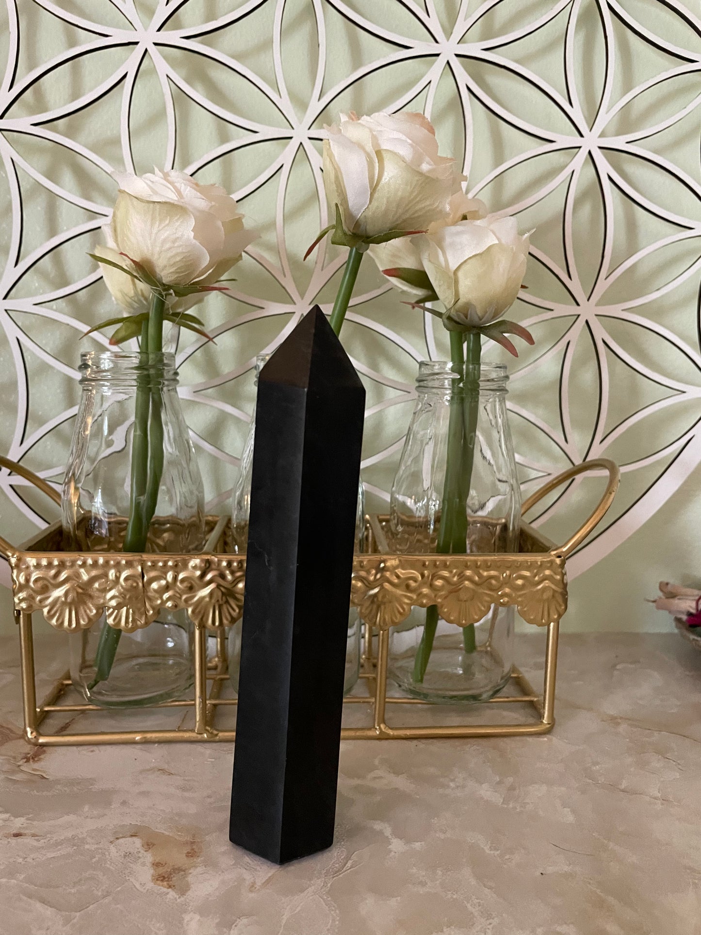 This magnificent point is approximately 6.25” tall and weighs 11.8 ounces.