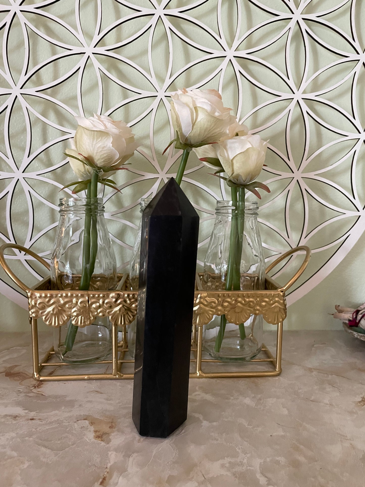 This magnificent point is approximately 6.25” tall and weighs 11.8 ounces.