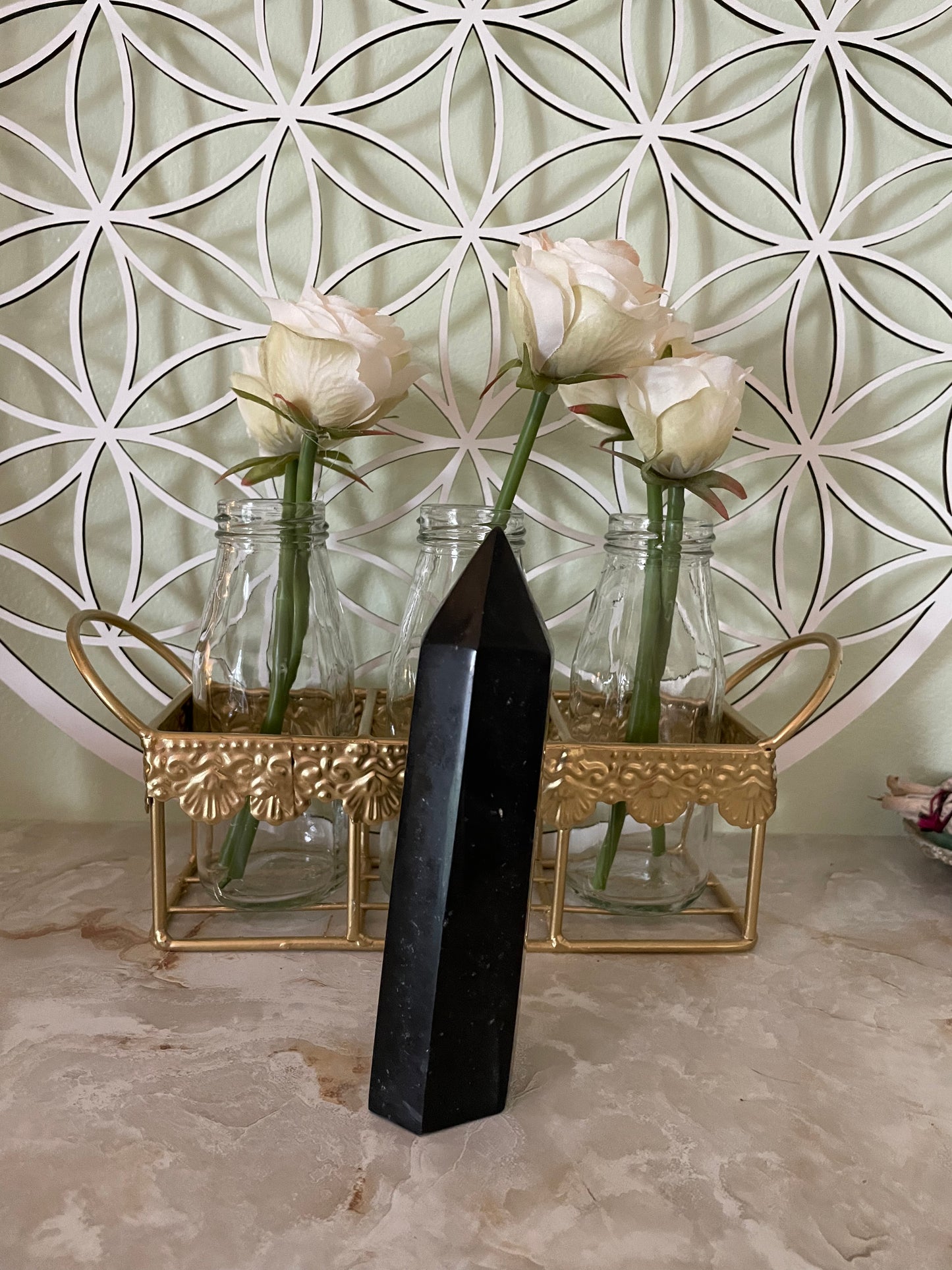 This magnificent point is approximately 5.75” tall and weighs 13.3 ounces.