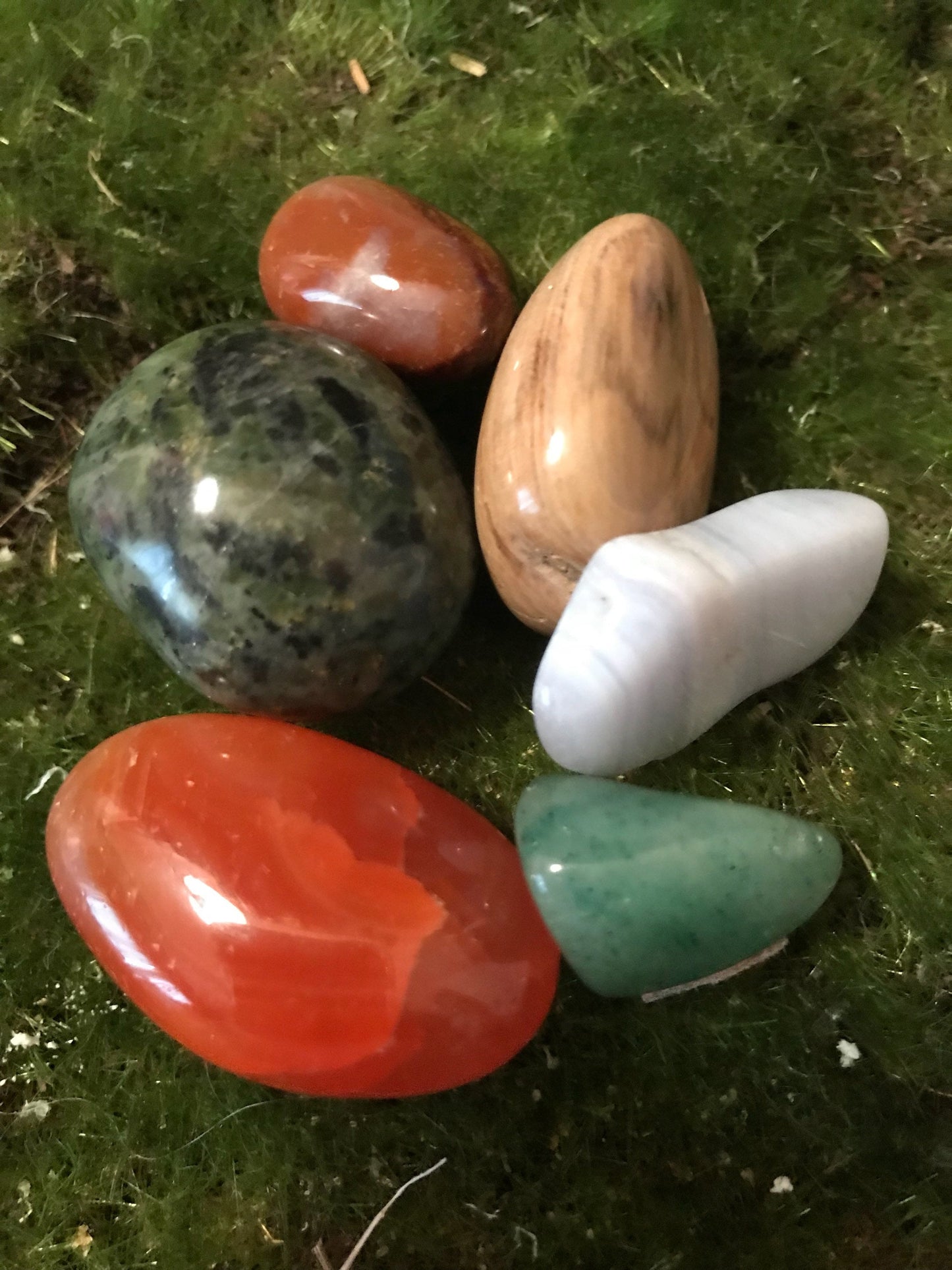 Taurus the Bull crystal set Astrology horoscope stone set pouch birthday gift zodiac set Taurus birthday ideas tumbled polished crystals