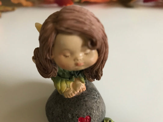 Adorable face little fairy with frog and heart on the stone fairy figurine fairy garden supplies