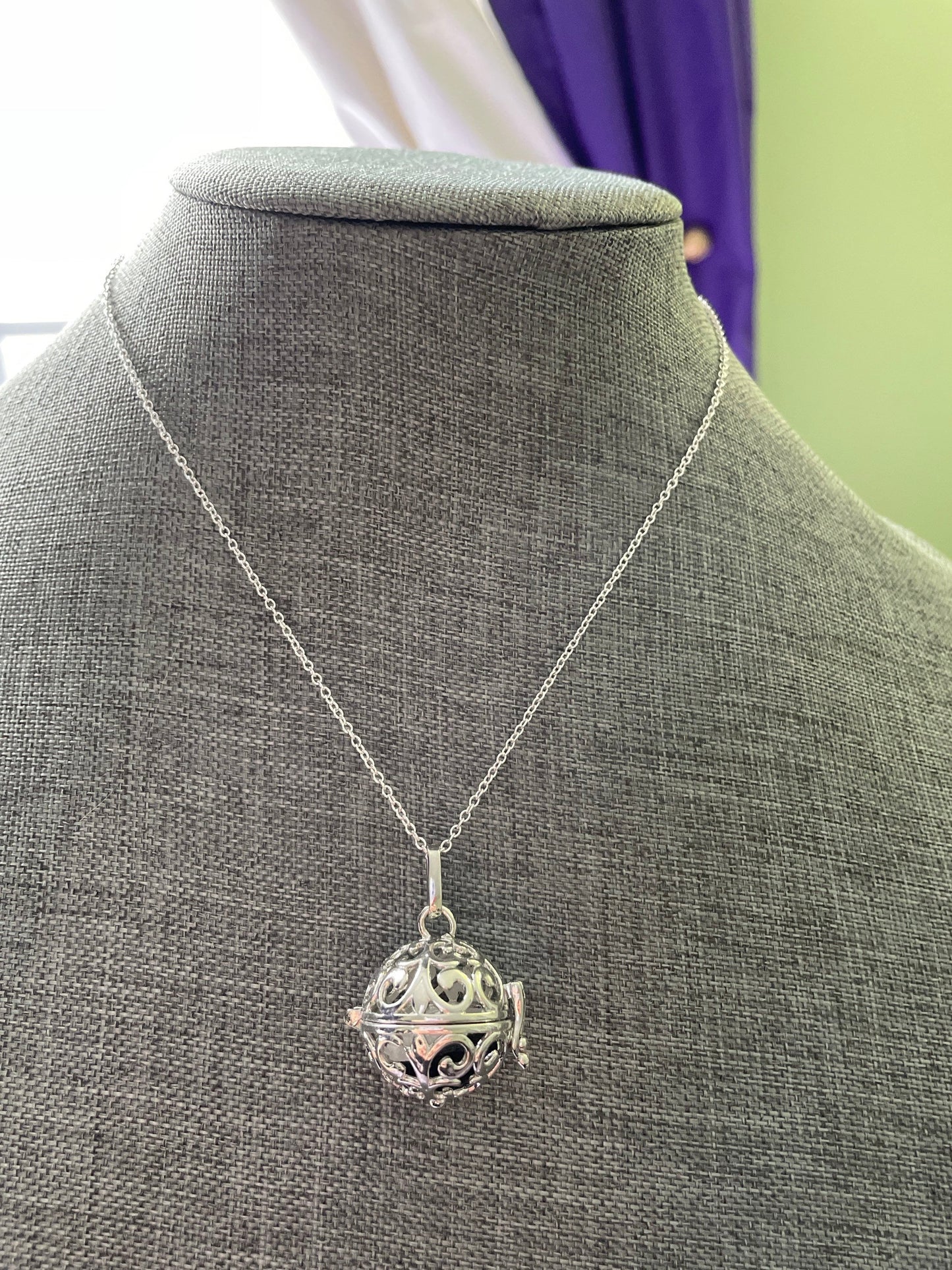 Antique Silver round locket with 6 interchangeable crystals on 16” chain amethyst carnelian aventurine Rose Quartz tourmaline selenite