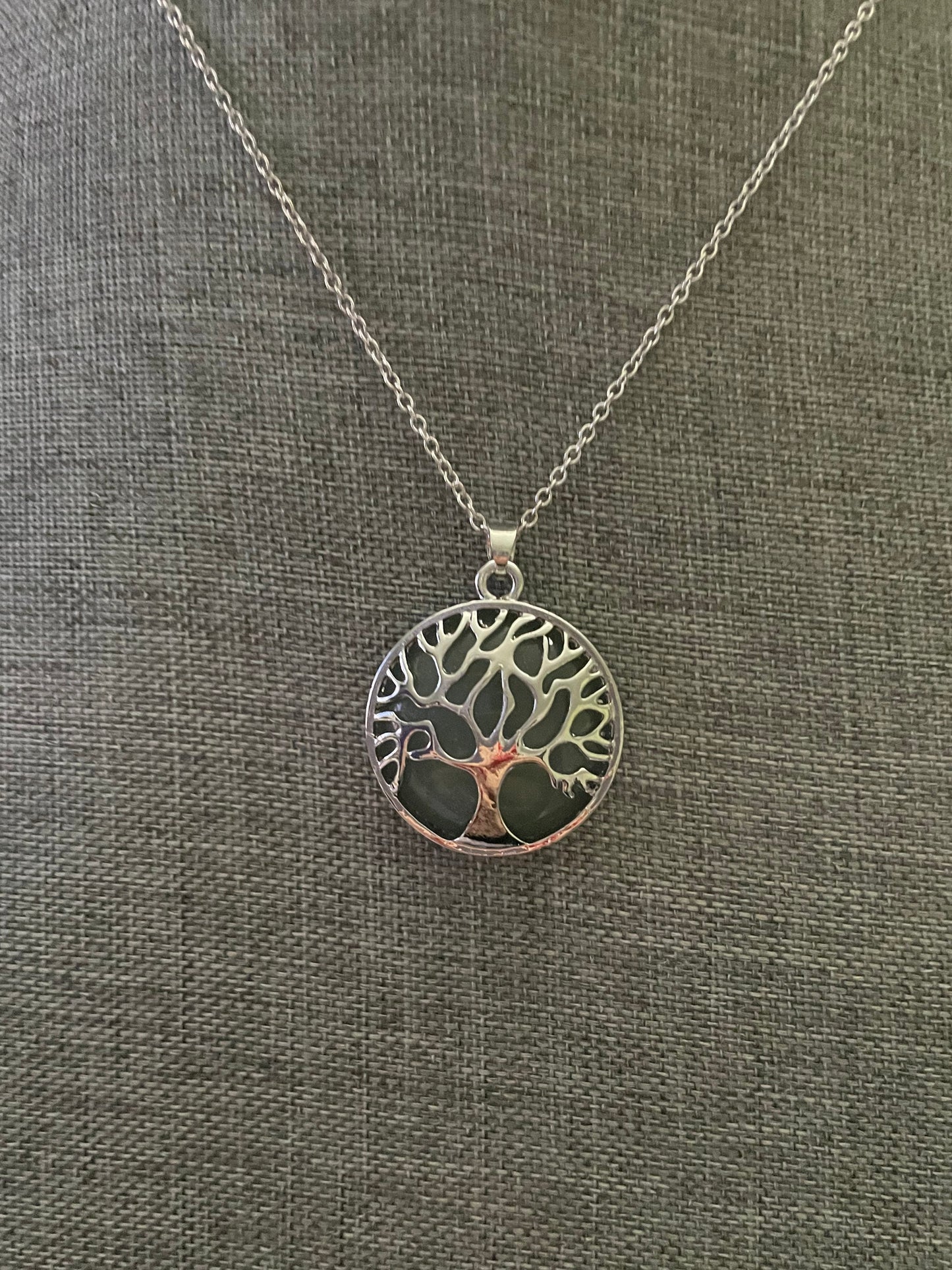 Silver round tree of life Aventurine crystal necklace on 16+ inch silver plated chain