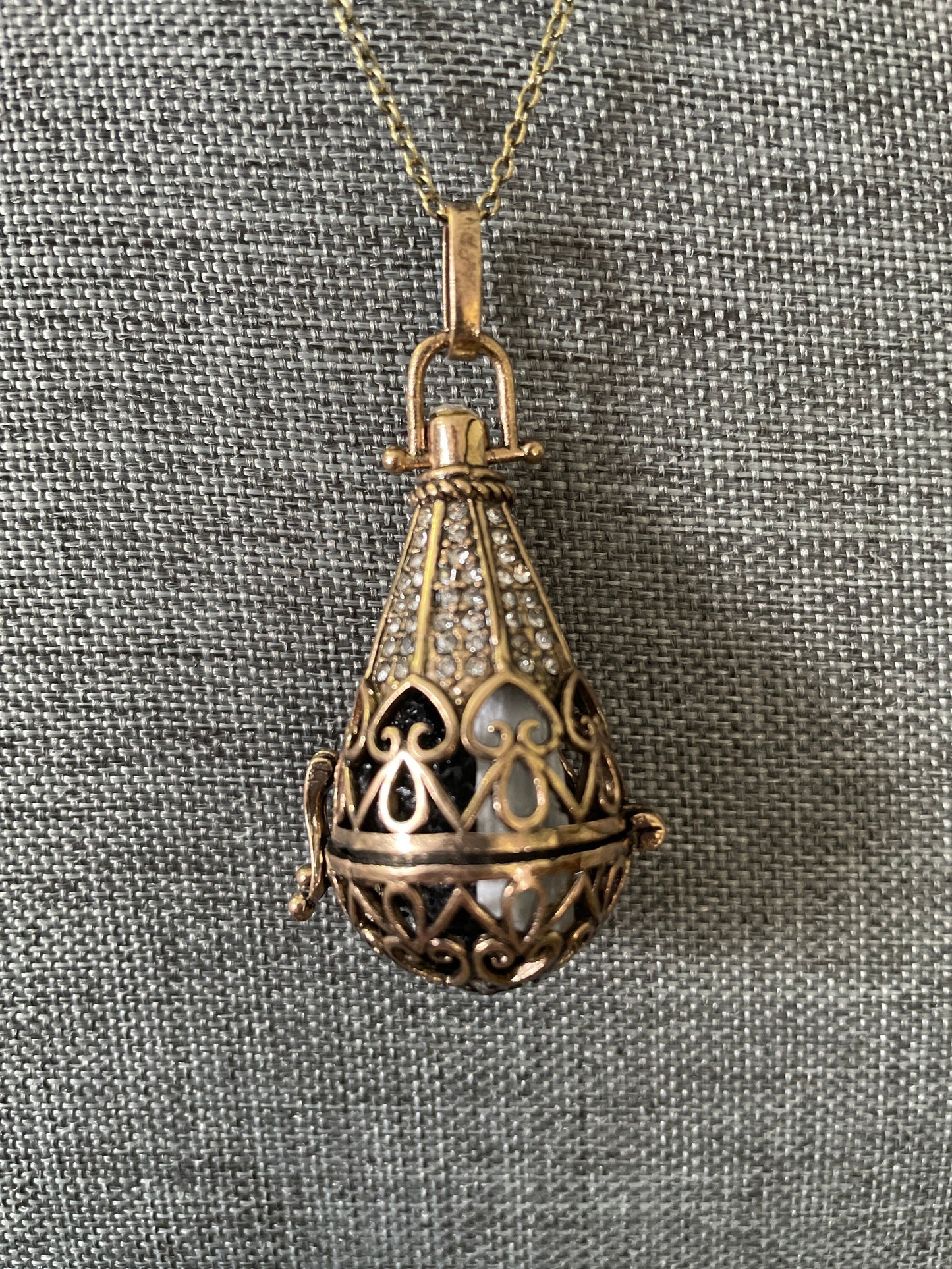 Antique Gold locket with 6 interchangeable crystals on 16” antique gold chain