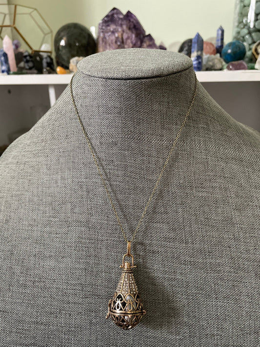Antique Gold locket with 6 interchangeable crystals on 16” antique gold chain