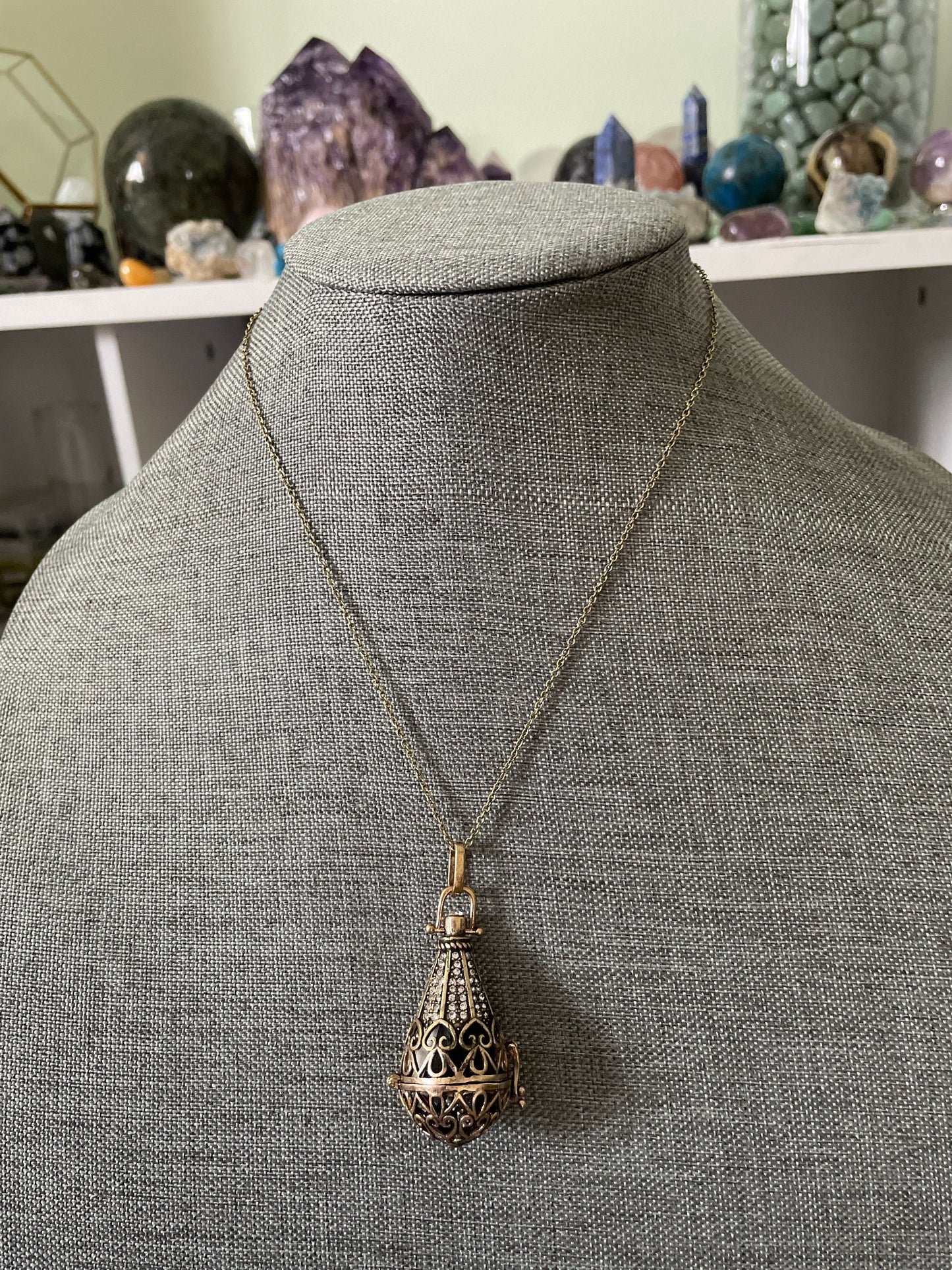 Antique Gold locket with 6 interchangeable crystals on 16” antique gold chain