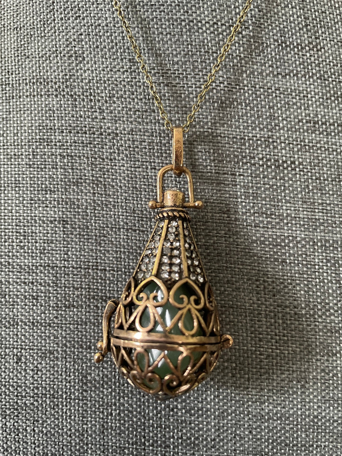 Antique Gold locket with 6 interchangeable crystals on 16” antique gold chain