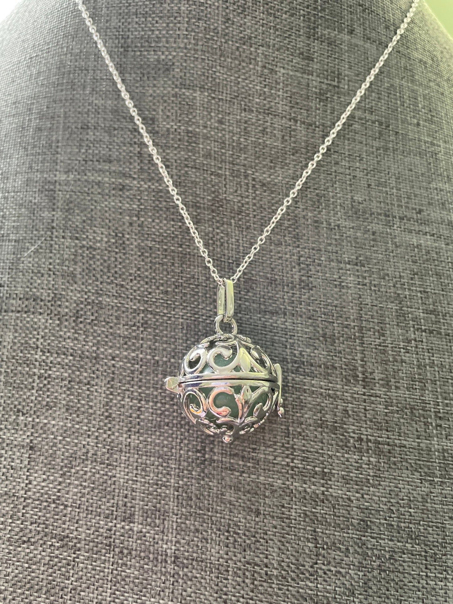 Antique Silver round locket with 6 interchangeable crystals on 16” chain amethyst carnelian aventurine Rose Quartz tourmaline selenite