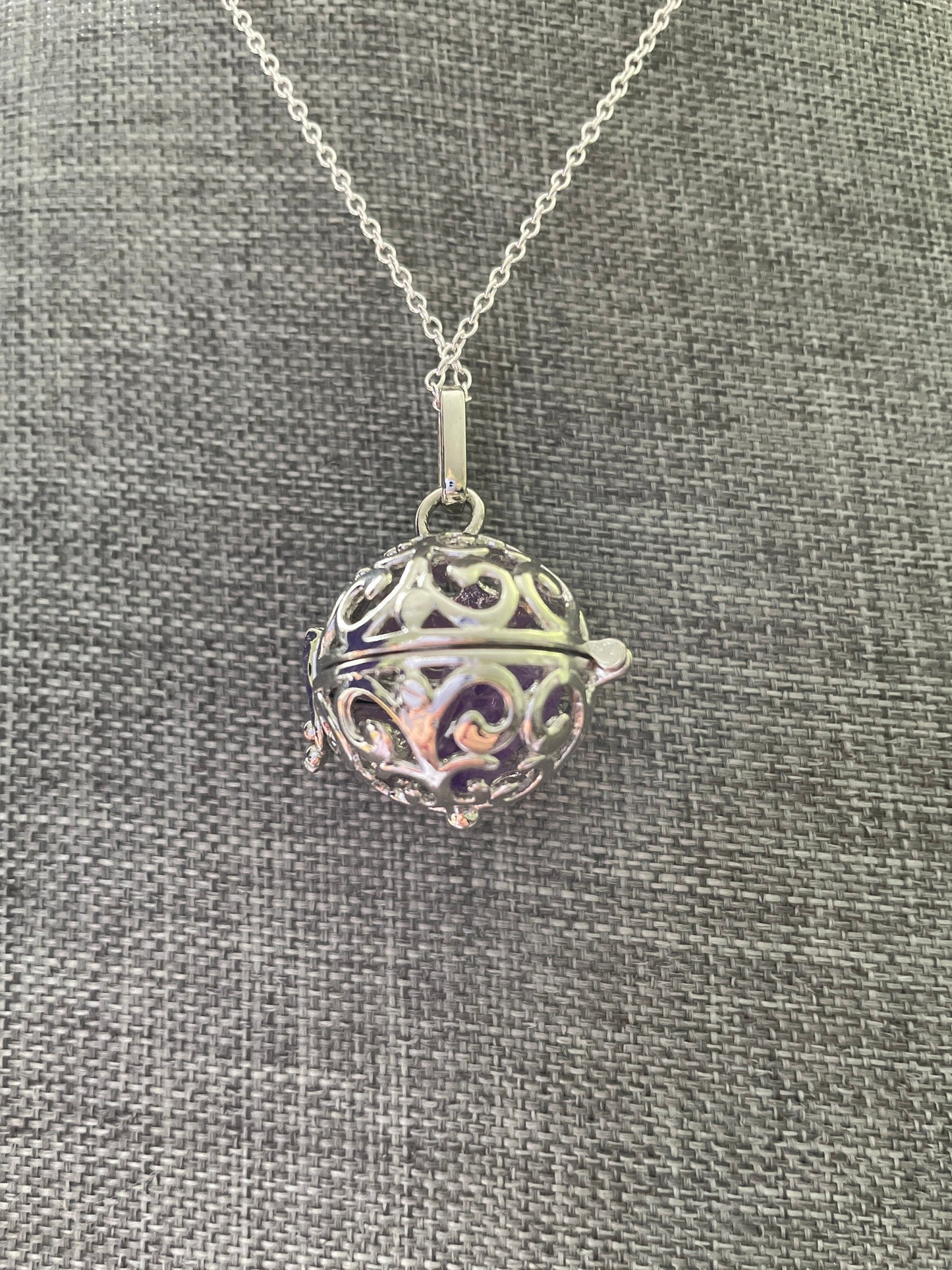 Antique Silver round locket with 6 interchangeable crystals on 16” chain amethyst carnelian aventurine Rose Quartz tourmaline selenite