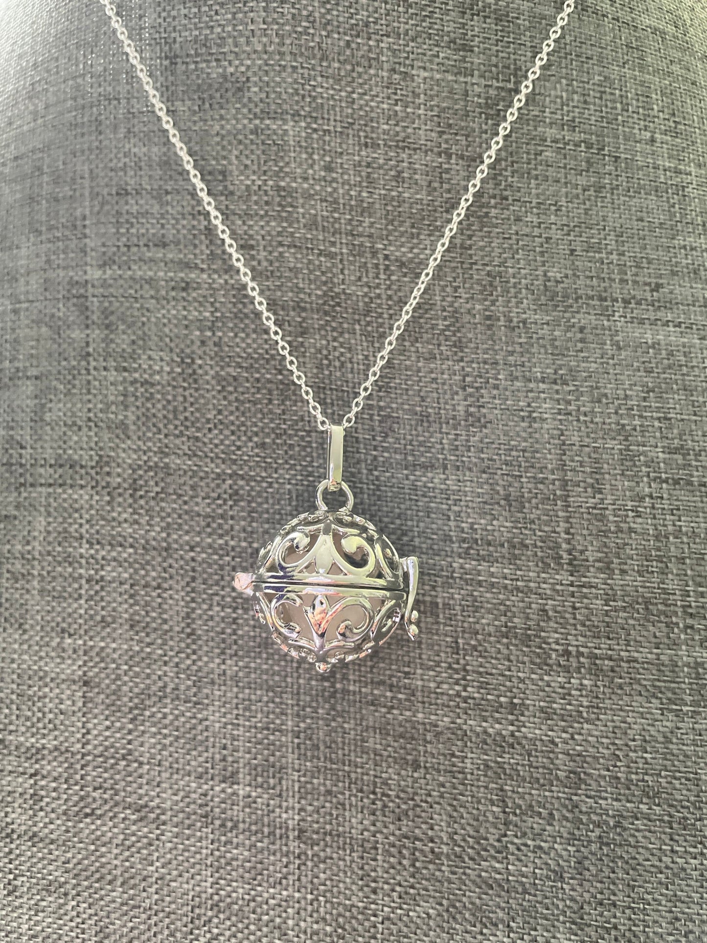 Antique Silver round locket with 6 interchangeable crystals on 16” chain amethyst carnelian aventurine Rose Quartz tourmaline selenite