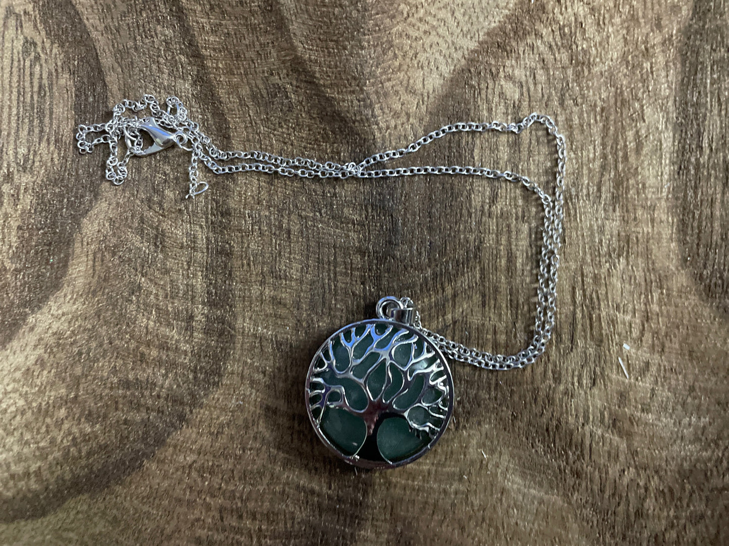 Silver round tree of life Aventurine crystal necklace on 16+ inch silver plated chain