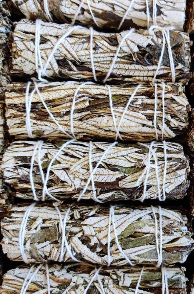 Yerba Santa Smudge 4” stick remove negativity from your space with smudging stick sweet fragrance