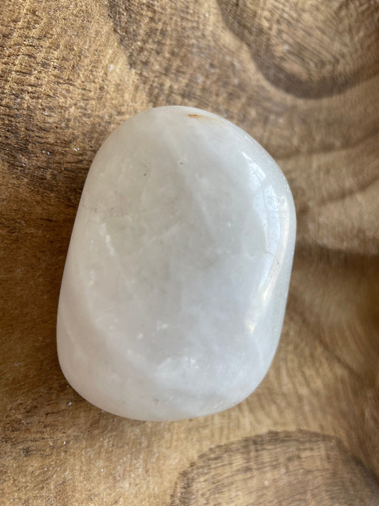 Beautiful jumbo white Quartz jumbo size