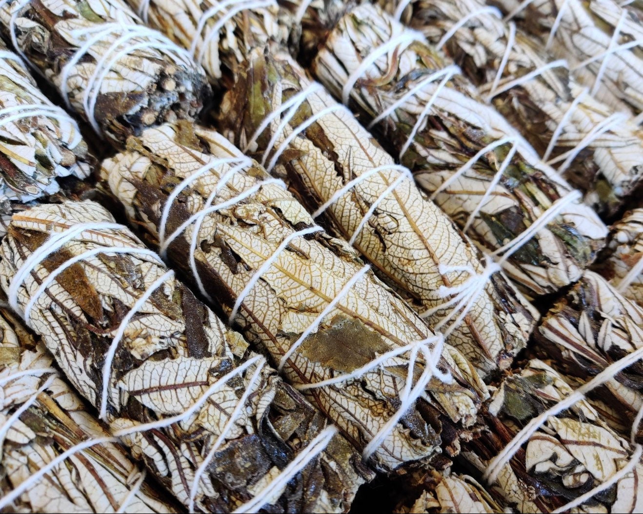 Yerba Santa Smudge 4” stick remove negativity from your space with smudging stick sweet fragrance