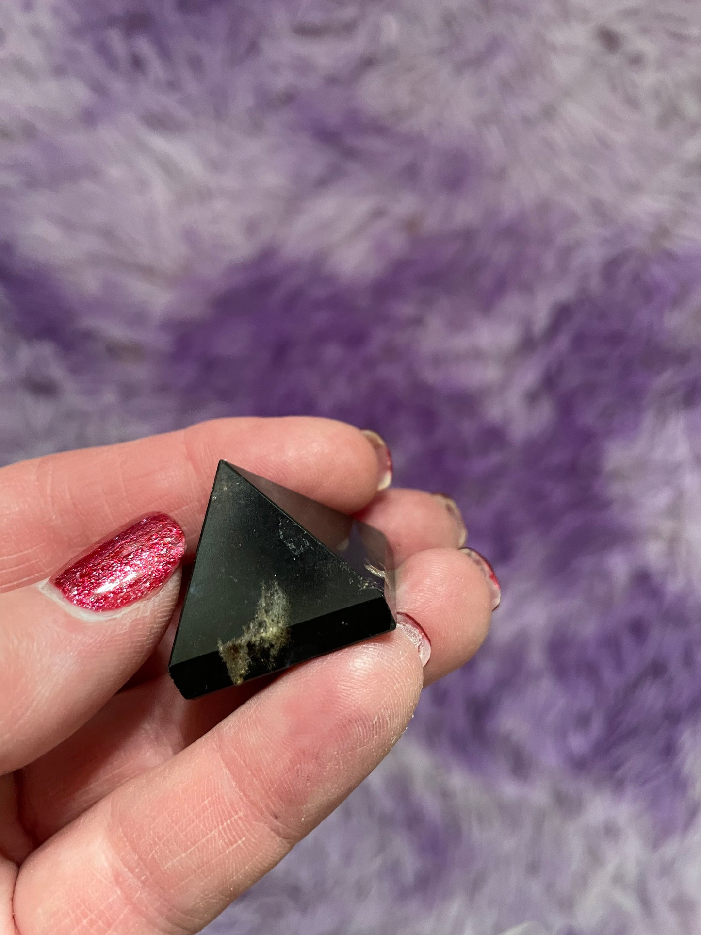 Gemstone Pyramid - Black Sardonyx Absorbs negativity energy and bad influences