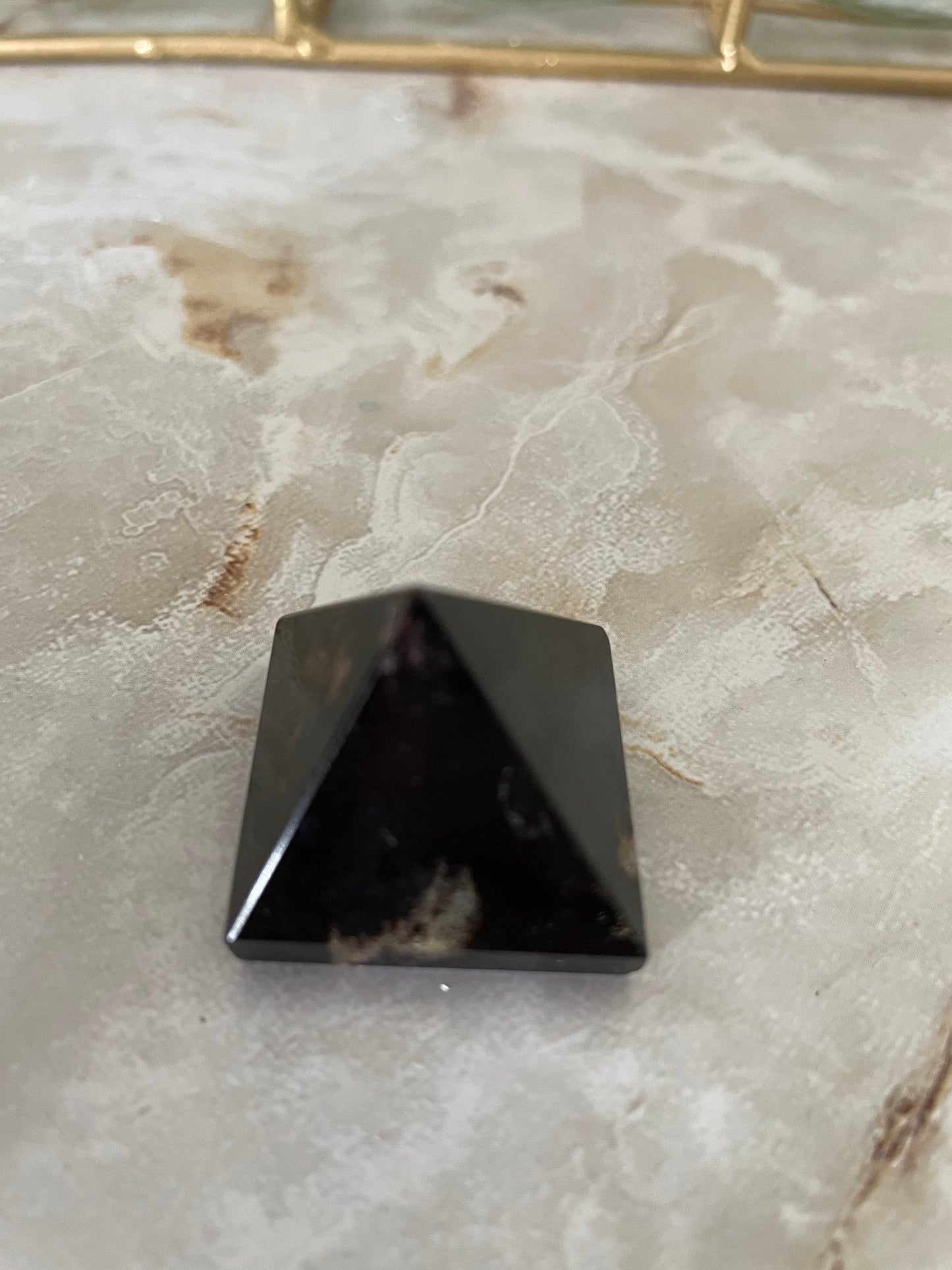 Gemstone Pyramid - Black Sardonyx Absorbs negativity energy and bad influences