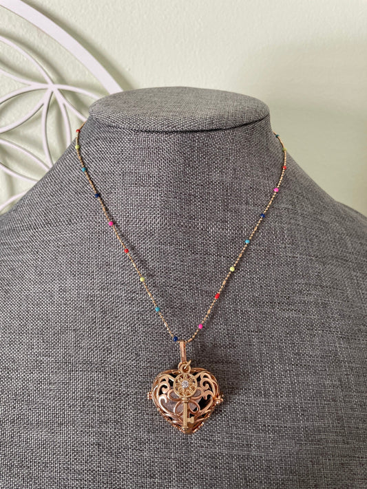 Gold locket filled with crystals on 16+β beaded gold