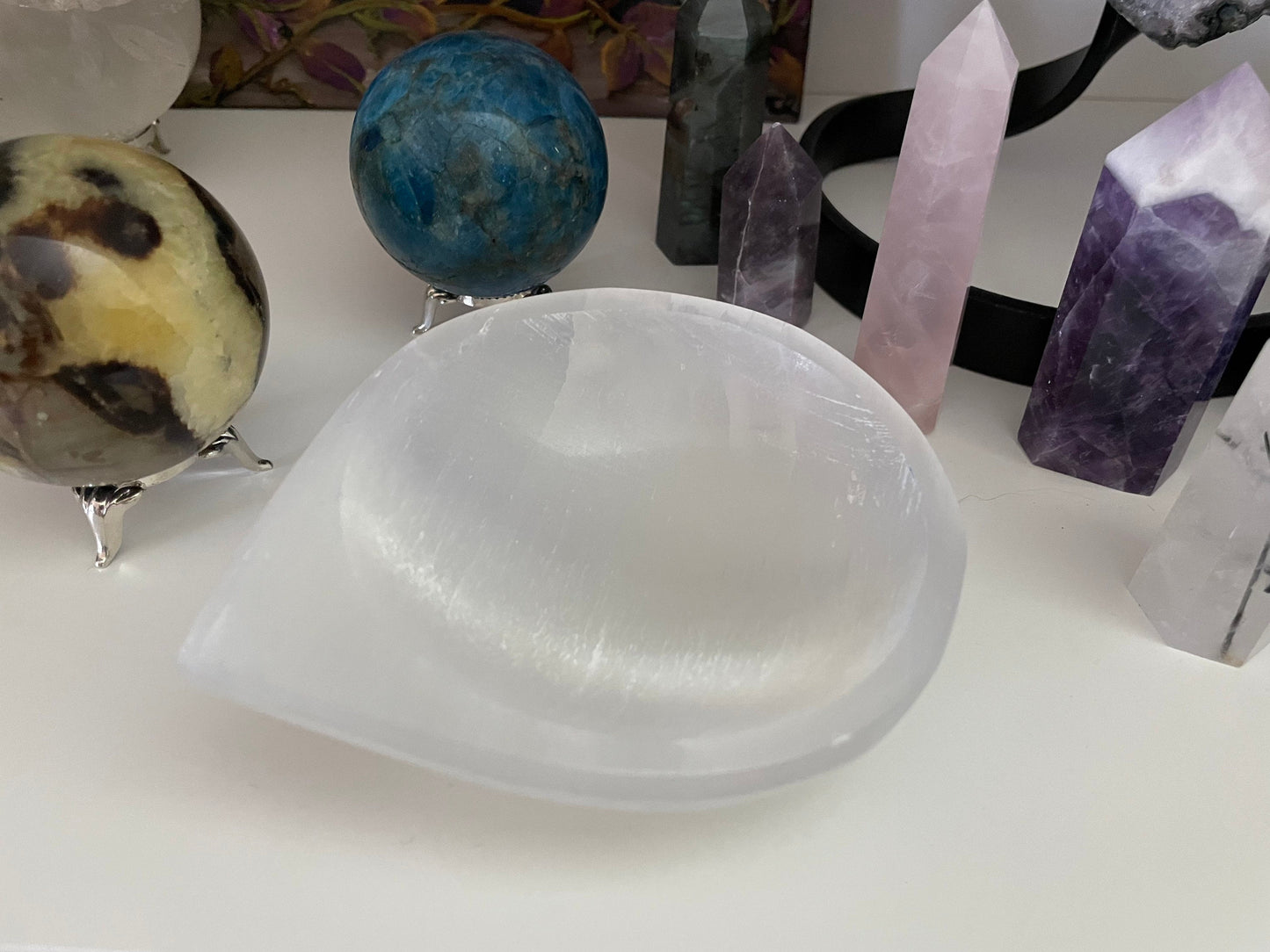 Magnificent Tear drop shaped selenite bowl
