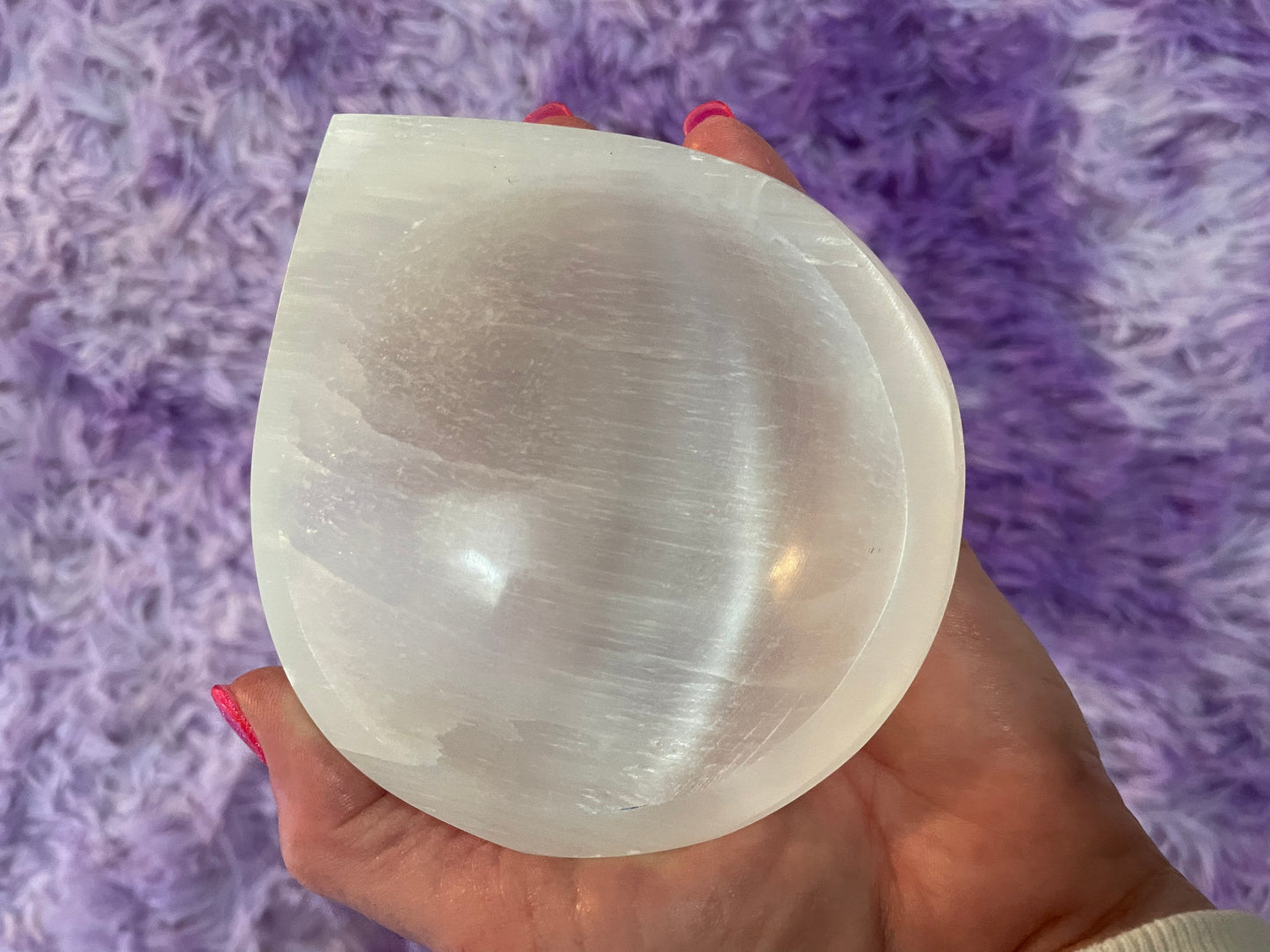 Magnificent Tear drop shaped selenite bowl