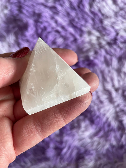 Beautiful Gemstone Carving Pyramid 30-40mm White Selenite