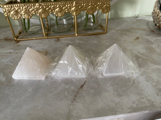 Beautiful Gemstone Carving Pyramid 30-40mm White Selenite