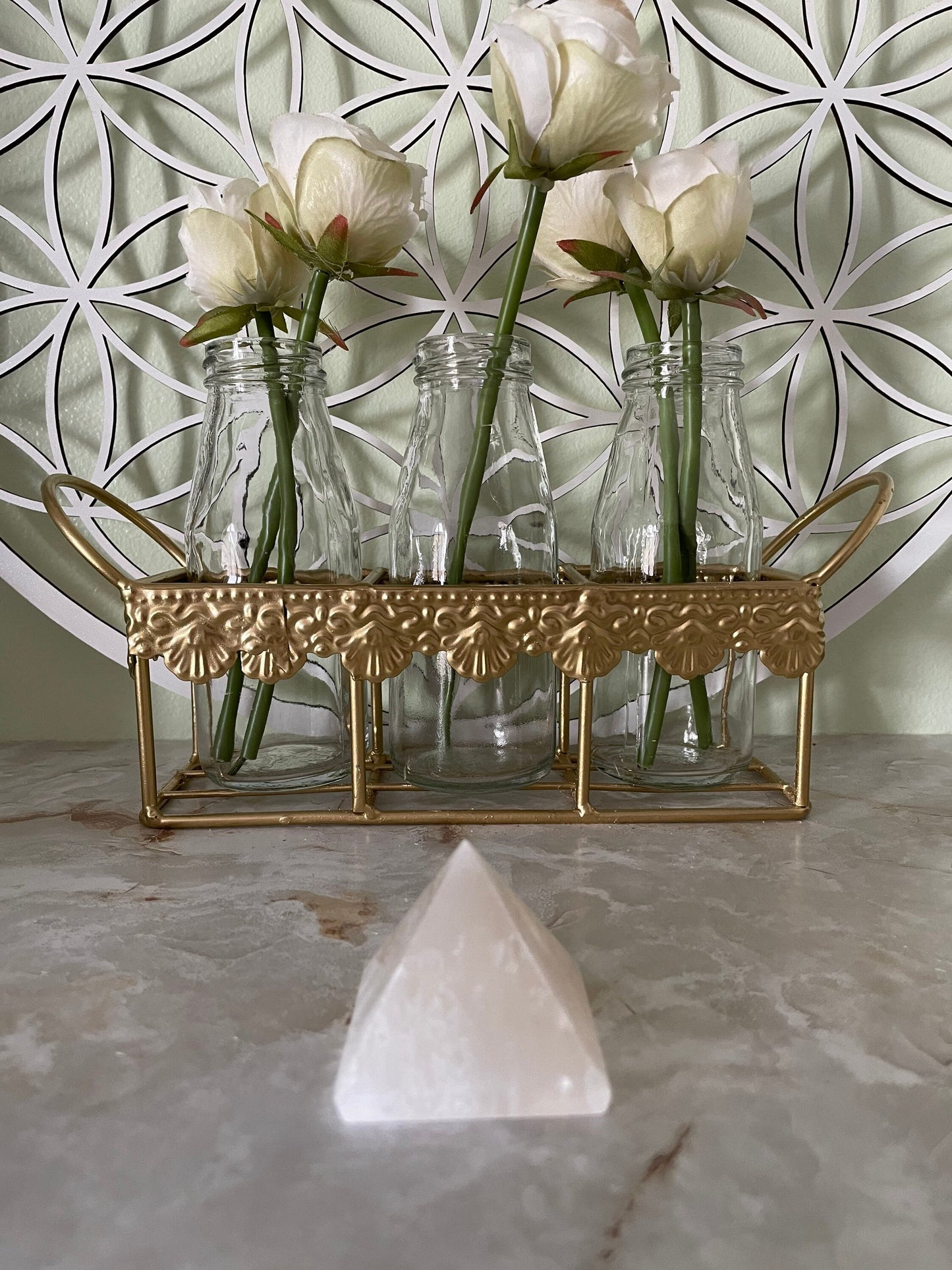 Beautiful Gemstone Carving Pyramid 30-40mm White Selenite
