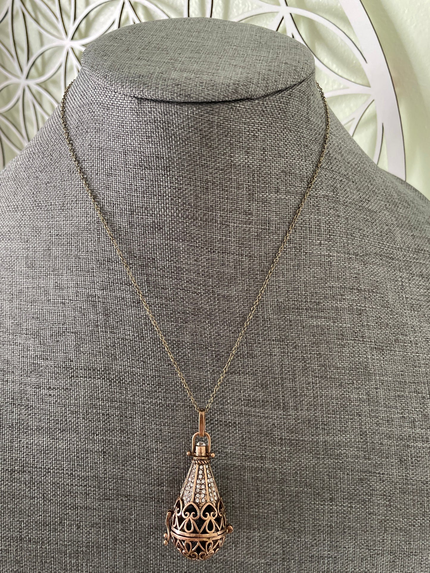 Antique Gold locket with 6 interchangeable crystals on 16” antique gold chain