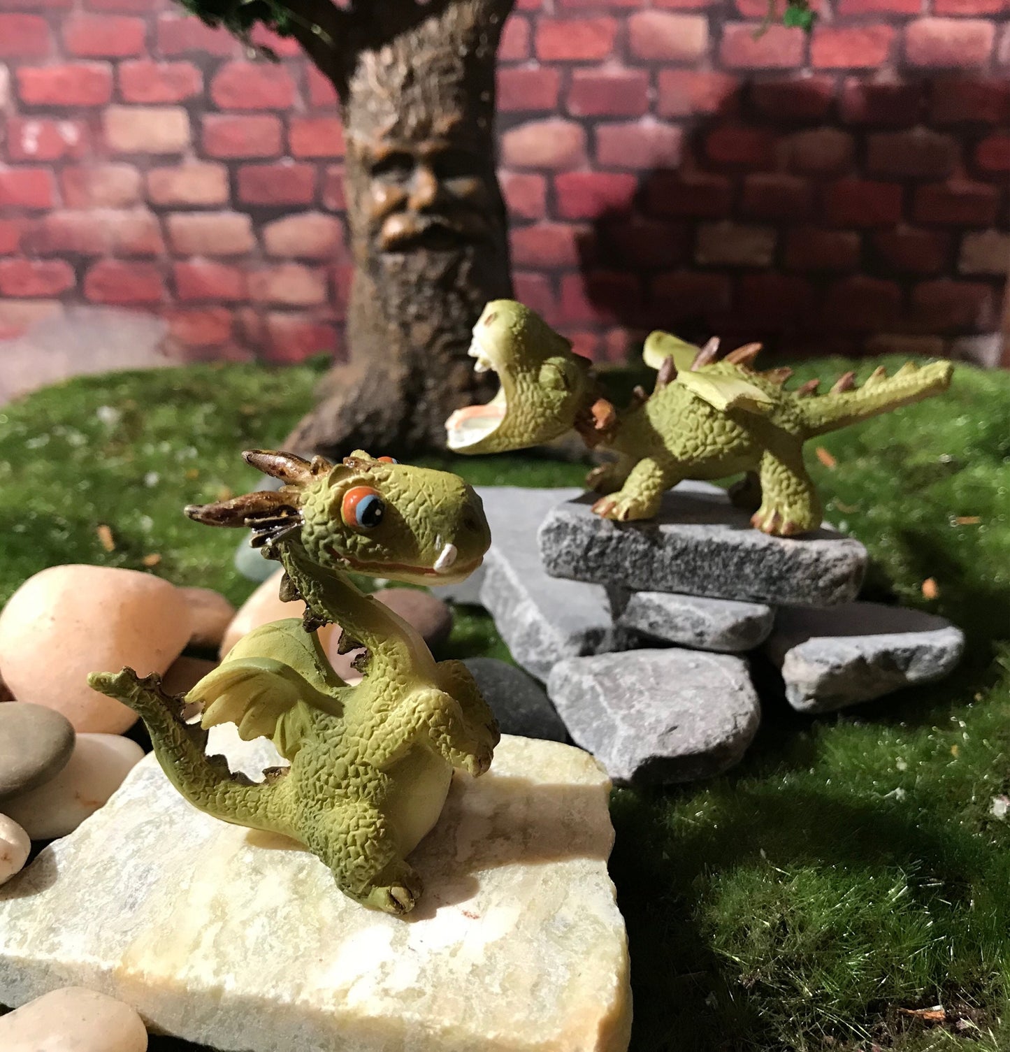 Sweet miniature green roaring dragon, miniature garden supply, fairy garden accessories, terrarium supply