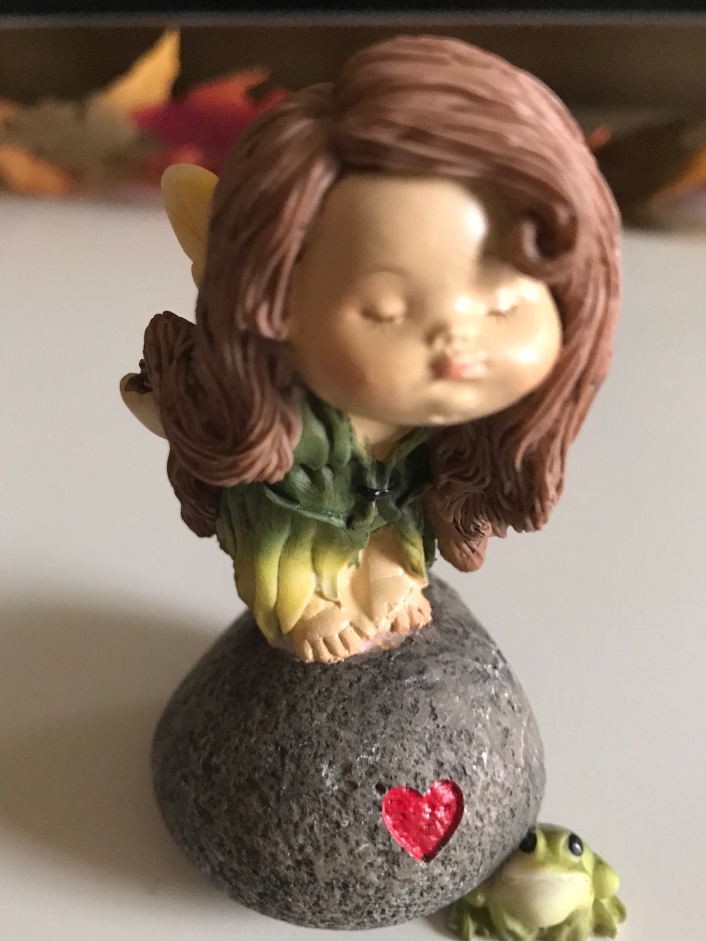 Adorable face little fairy with frog and heart on the stone fairy figurine fairy garden supplies