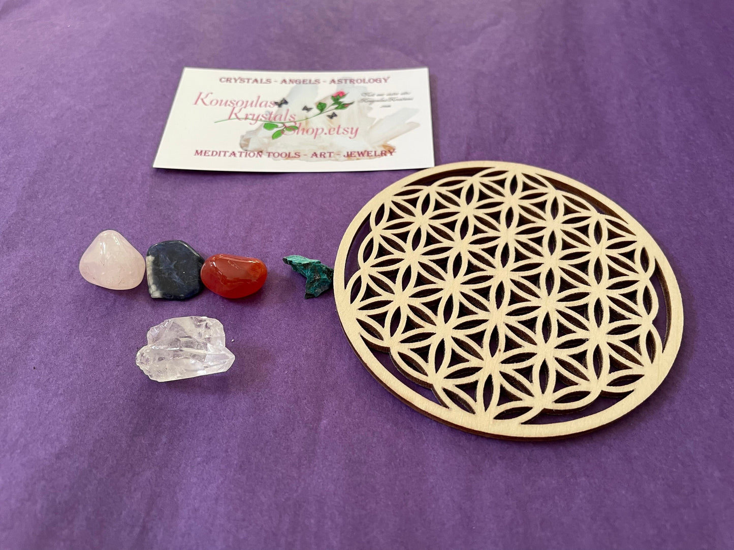 Let’s just admit it, the struggle is real!  This unique Parenting large stones crystal set & grid will assist with parenting and pregnancy!