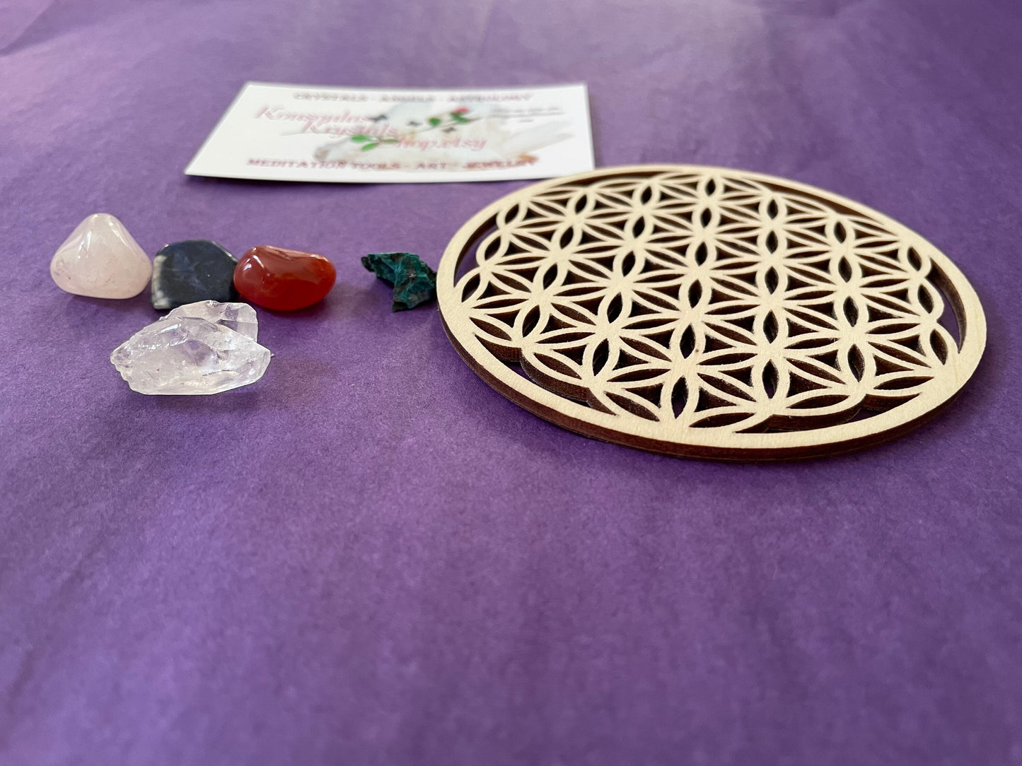 Let’s just admit it, the struggle is real!  This unique Parenting large stones crystal set & grid will assist with parenting and pregnancy!