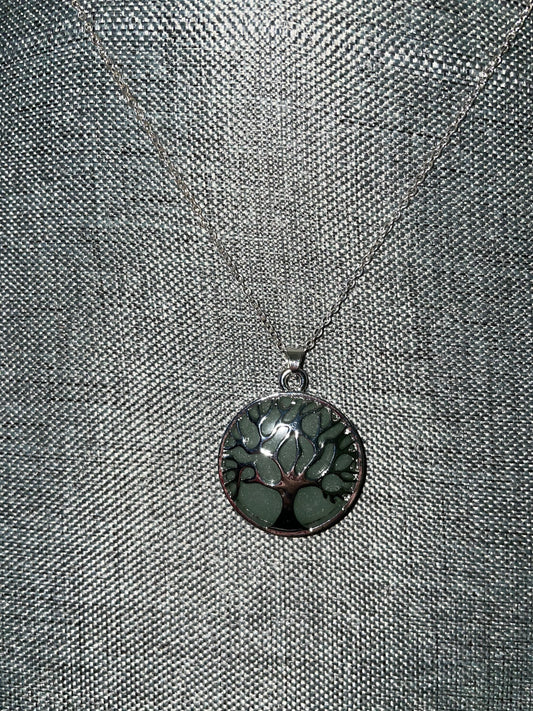 Silver round tree of life Aventurine crystal necklace on 16+ inch silver plated chain
