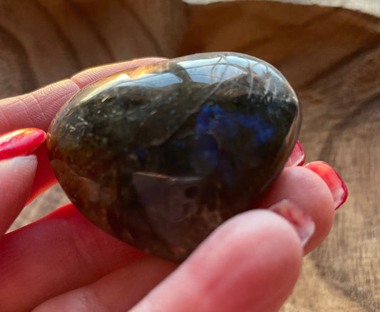 Pretty Labradorite Heart 1.8 ounces With low flash