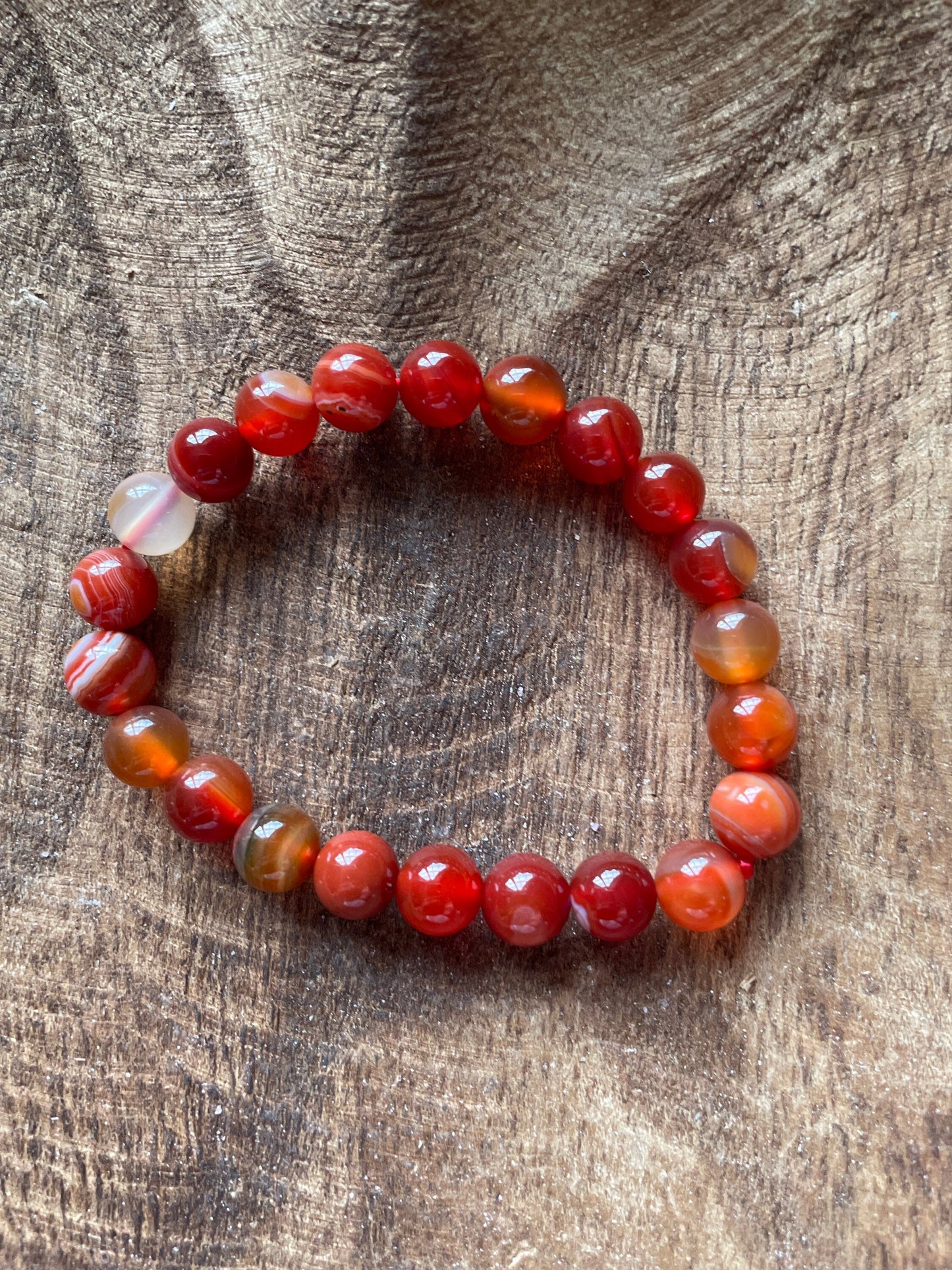 Pretty 8 mm Carnelian crystal bracelet