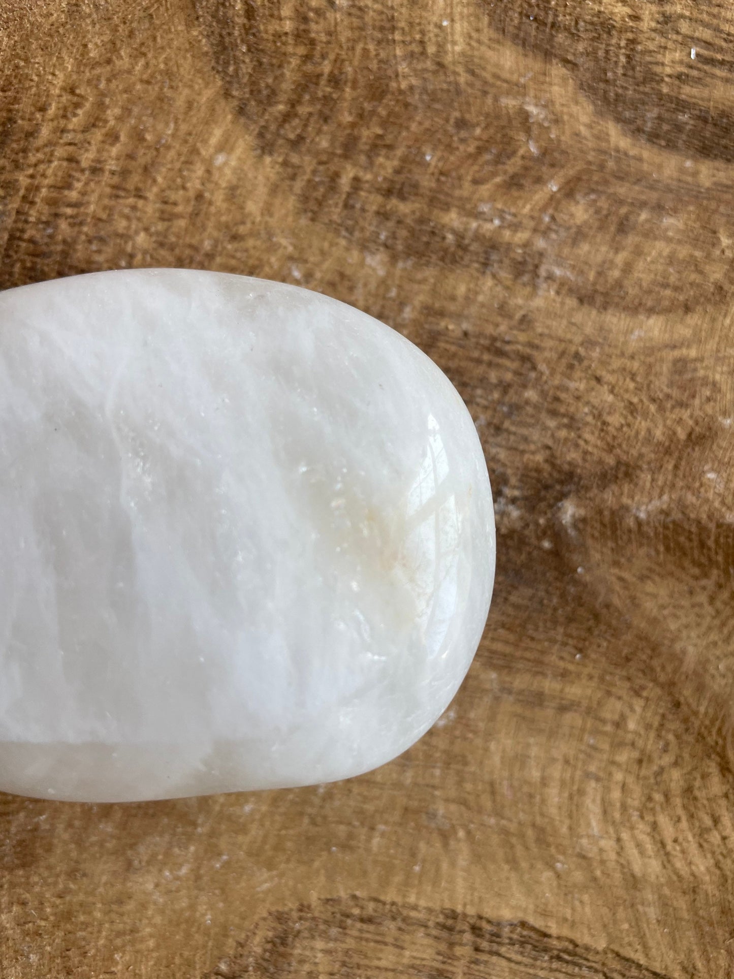 Beautiful jumbo white Quartz jumbo size