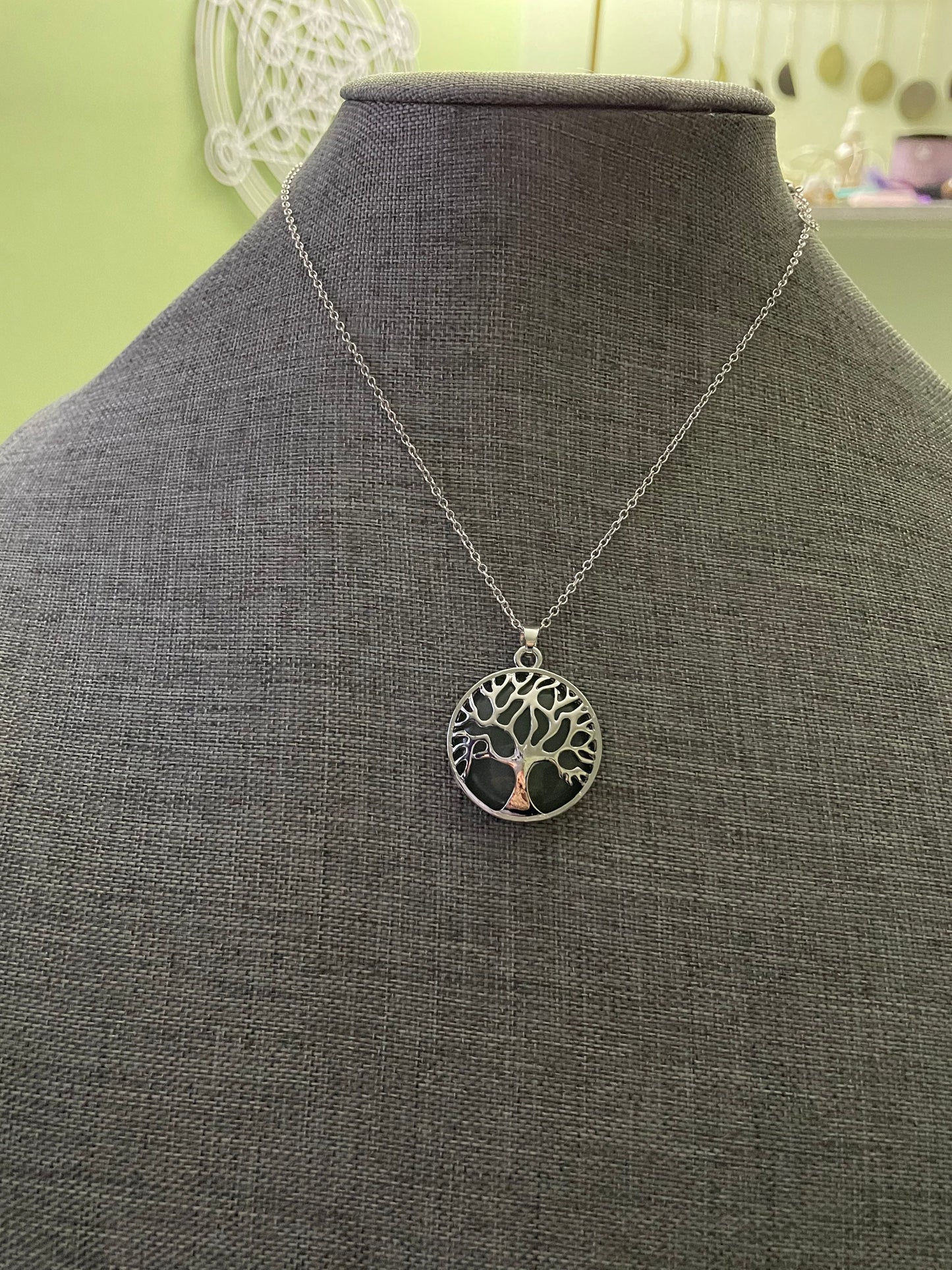 Silver round tree of life Aventurine crystal necklace on 16+ inch silver plated chain